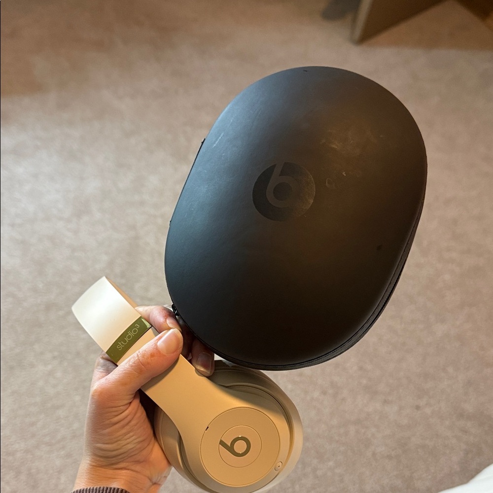 Beats Studio 3 Wireless Headphones with Case
